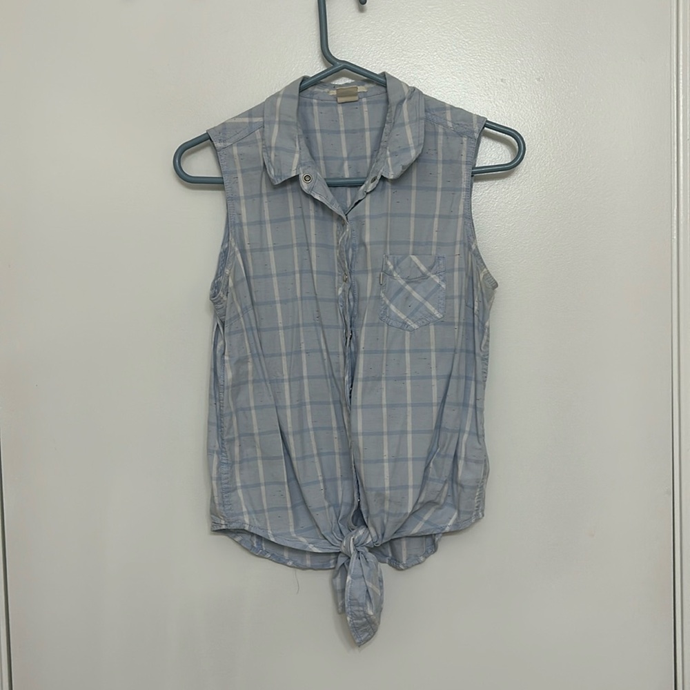 Levi’s Women’s Button Down Sleeveless Blouse